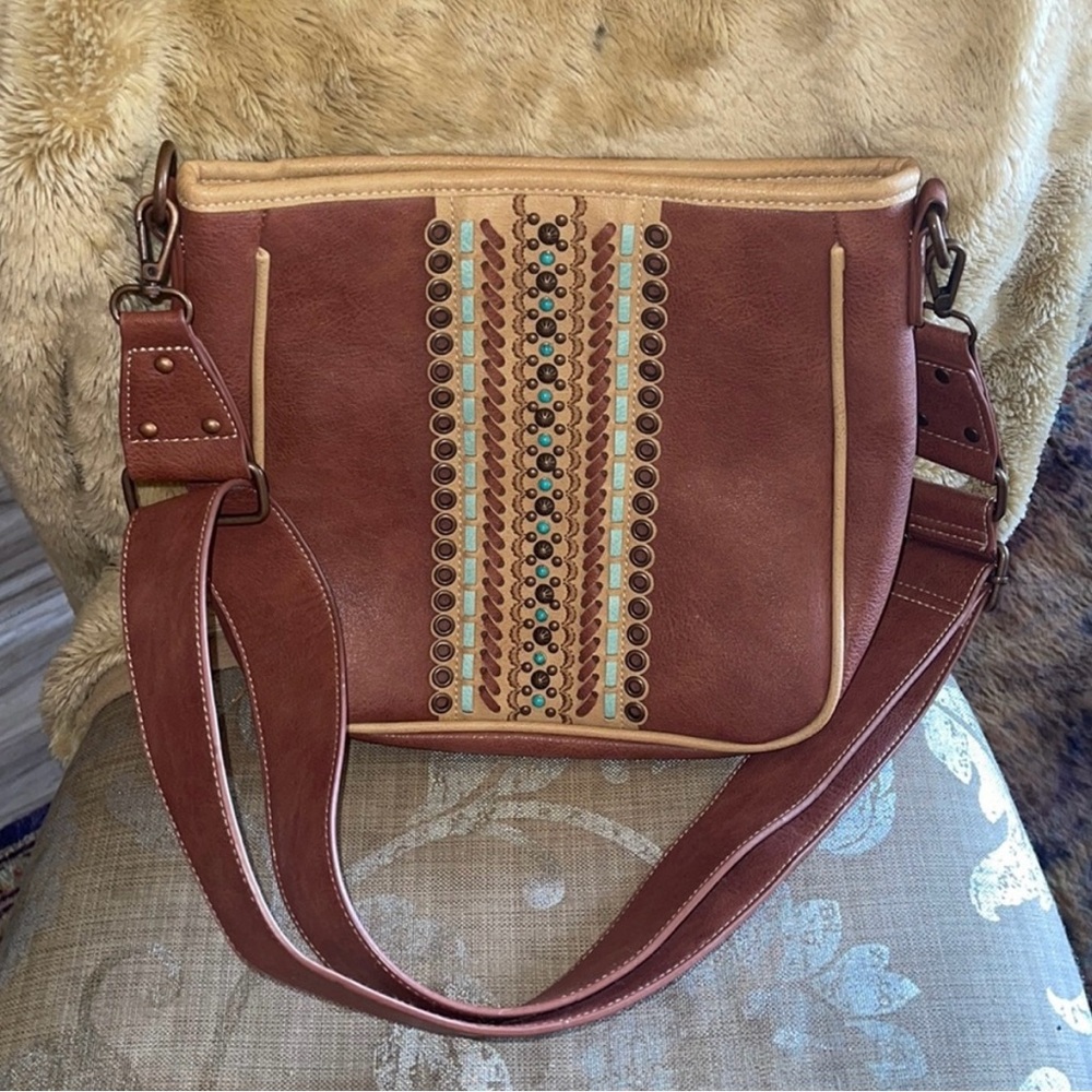 Blazin Roxx Laney Messenger Bag N7512102  - like new!!